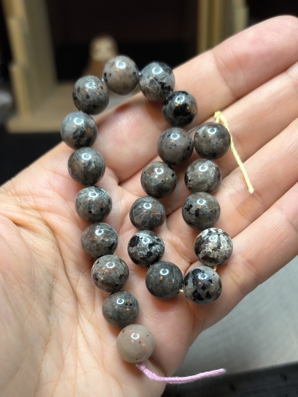 #6- 10mm Yooperlite (Fluorescent Sodalite-Syenite) 8-Inch Bead Strand